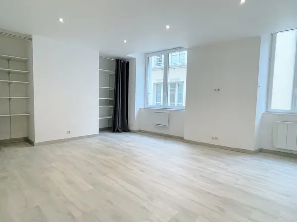 A VENDRE - Immeuble de rapport centre-ville Argenton-sur-Cre