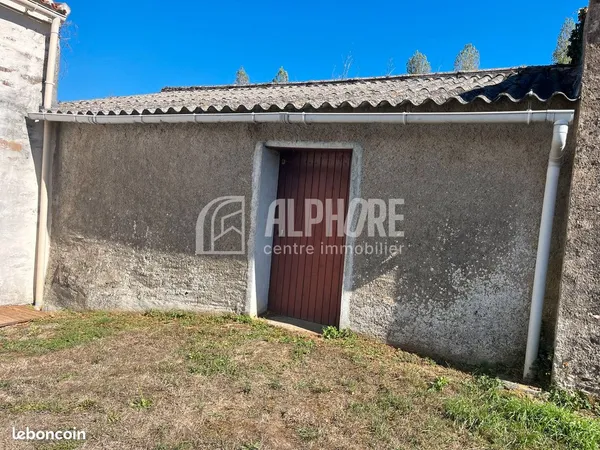Parking/box 1 pièce 44 m²