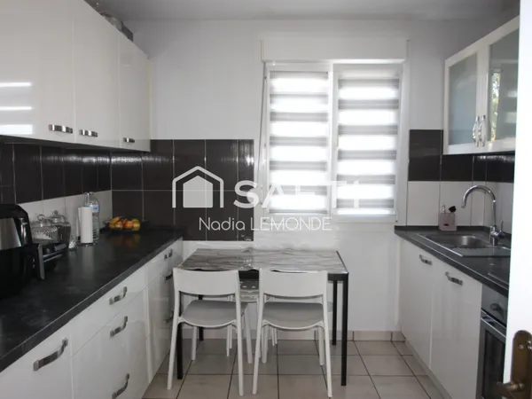 Appartement de 76 m² avec 3 chambres et une vue dégagée avec balcon