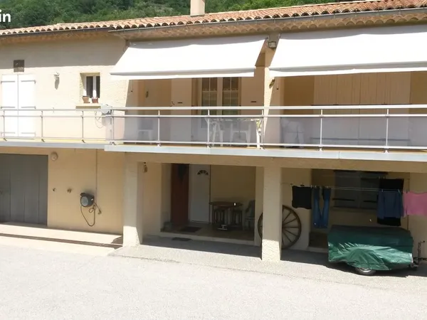 Villa de 150M², avec sous-sol complet, accès rivière avec plage privée