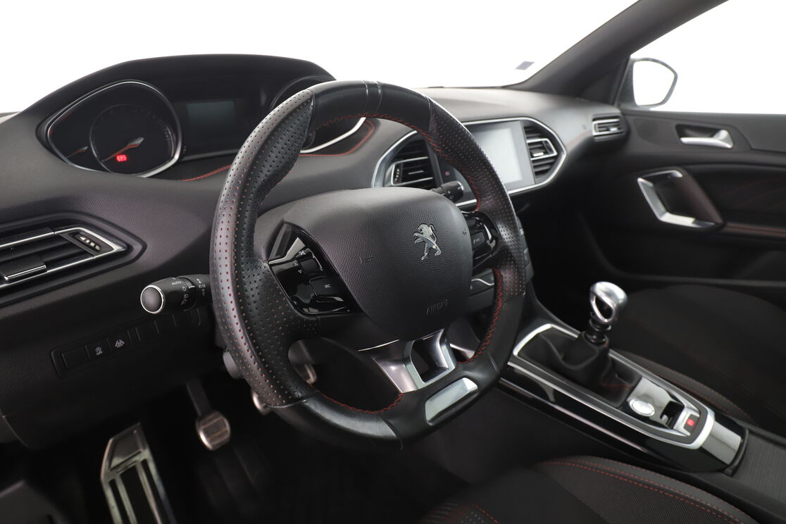 Peugeot 308 1.6 Blue-HDi GT Line — photo 10