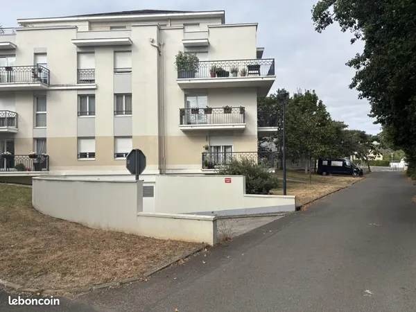Parking 15 m² Avrille