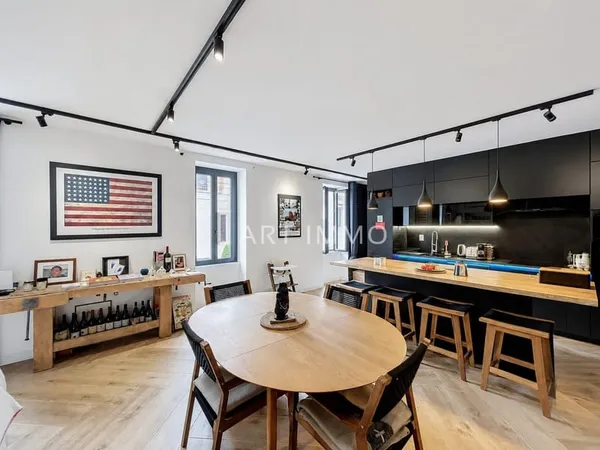 À Vendre - Maison De Village Rénovée Avec Terrasse Au Coeur Du Village De Robion