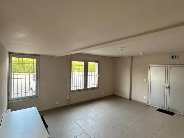 Bureau / Local professionnel de 30 m² à louer - Parking