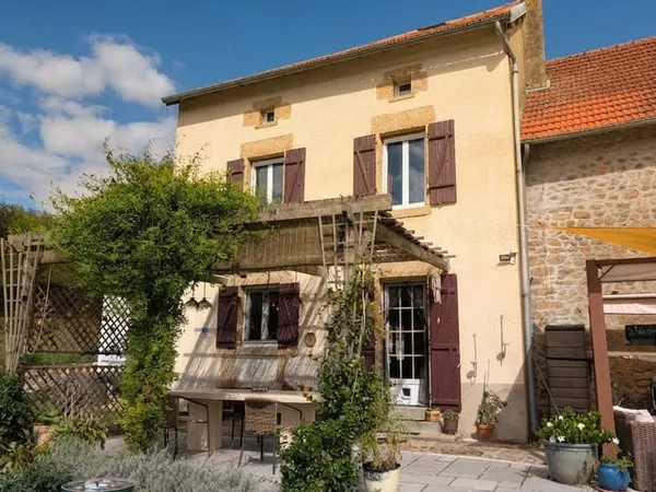 Maison de caractère avec grange et piscine
