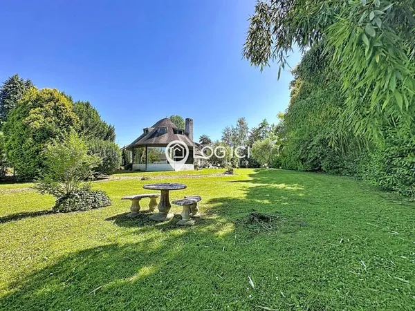 Villa 9 pièces 260 m²