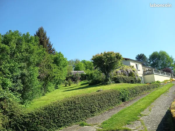 Maison lumineuse avec grand terrain dans un secteur prisé de Naucelles -116m2