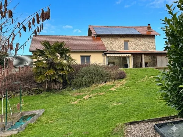 Grange toute récemment rénovée & ses annexes