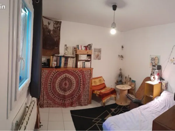 F2 avenue de Chabeuil 1er étage d'une maisonnette