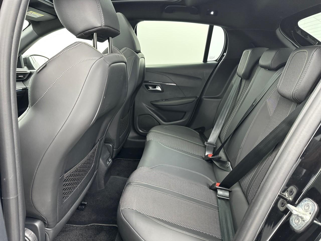 Peugeot 208 hybrid 136 e-dcs6 gt — photo 12