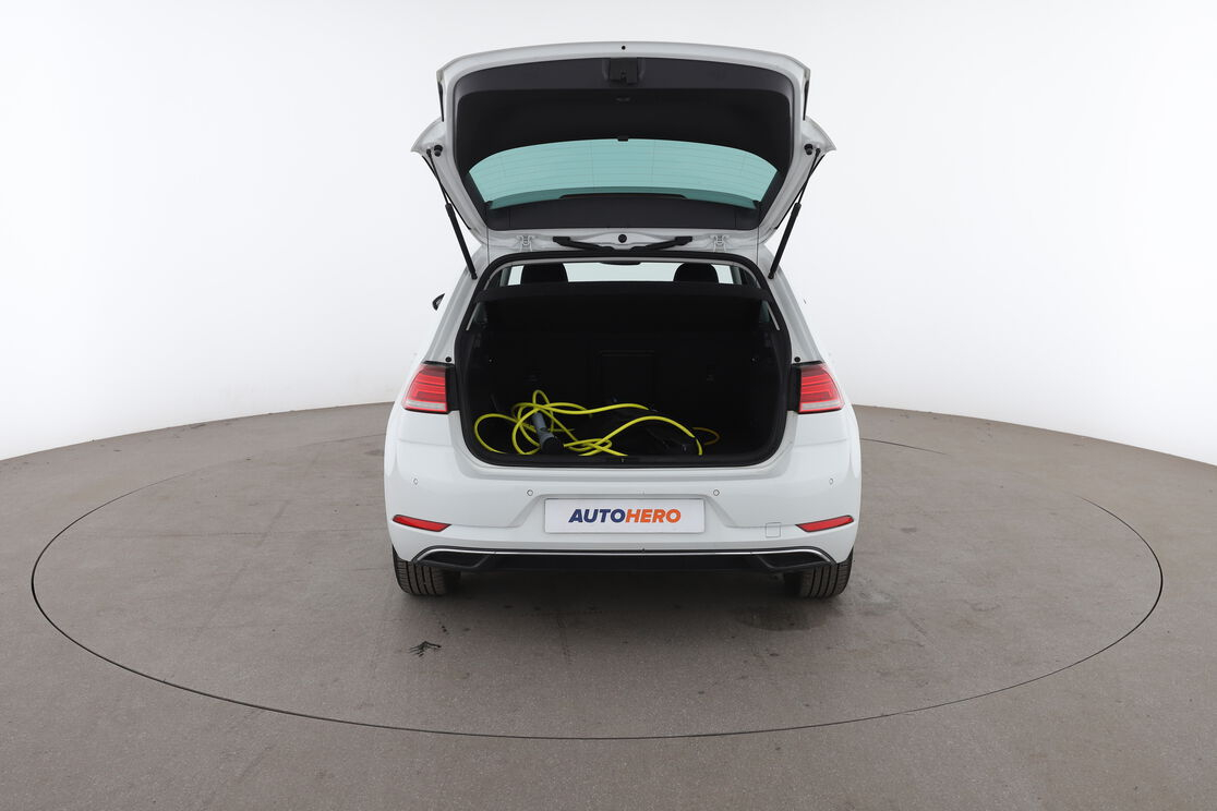 Volkswagen e-Golf VII e-Golf Electrique 35.8 kWh — photo 15