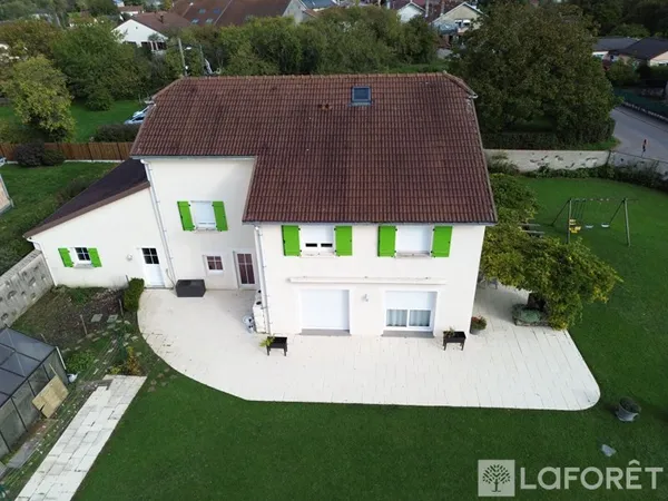 Maison 8 pièces 265 m²