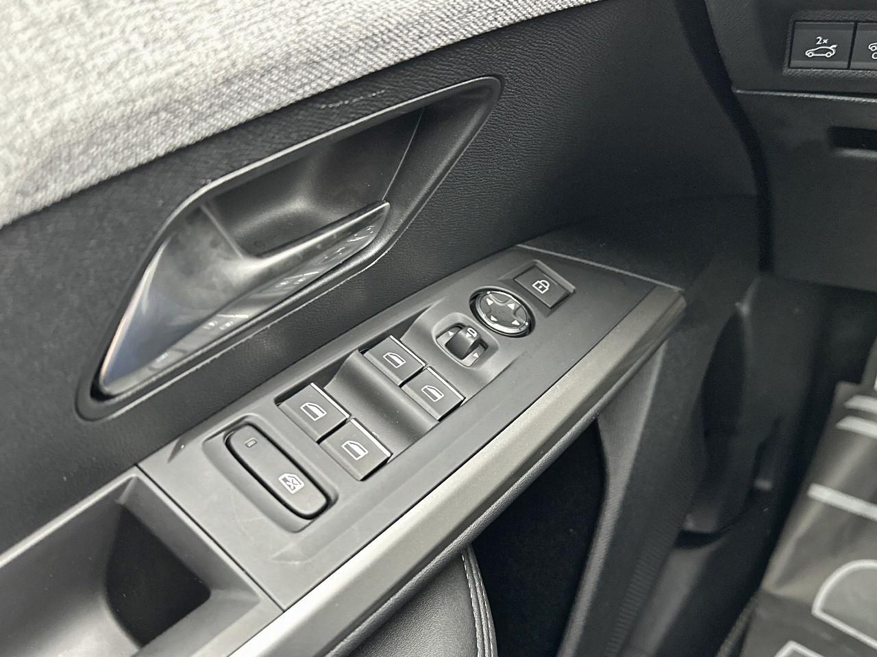 Peugeot 5008 hybrid 145 e-dcs6 gt — photo 17