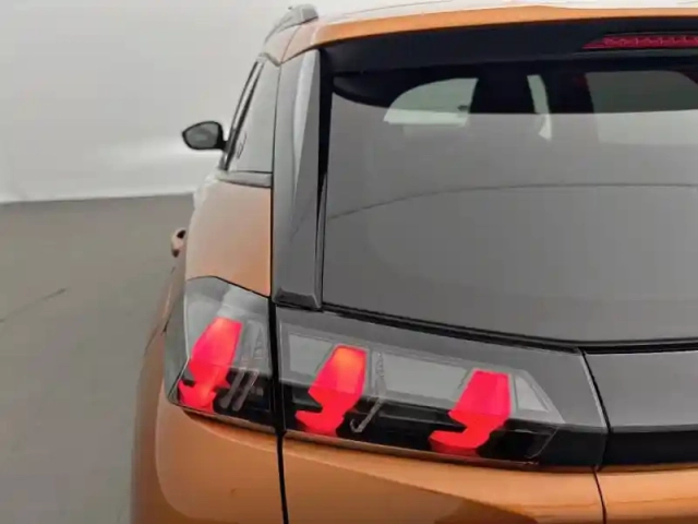 Peugeot 2008 puretech 130 s&amp;s eat8 — photo 17