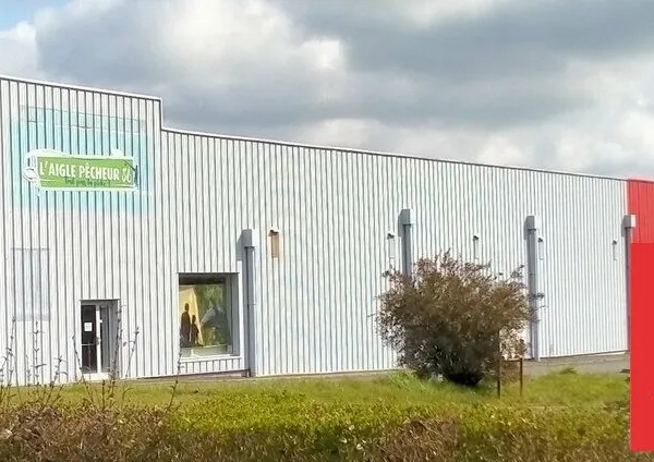 Local commercial 357 m² CHASSENEUIL DU POITOU
