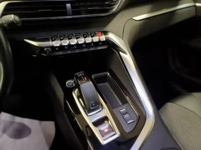 Peugeot 3008 1.2 puretech 130ch s&amp;s allure eat8 — photo 15