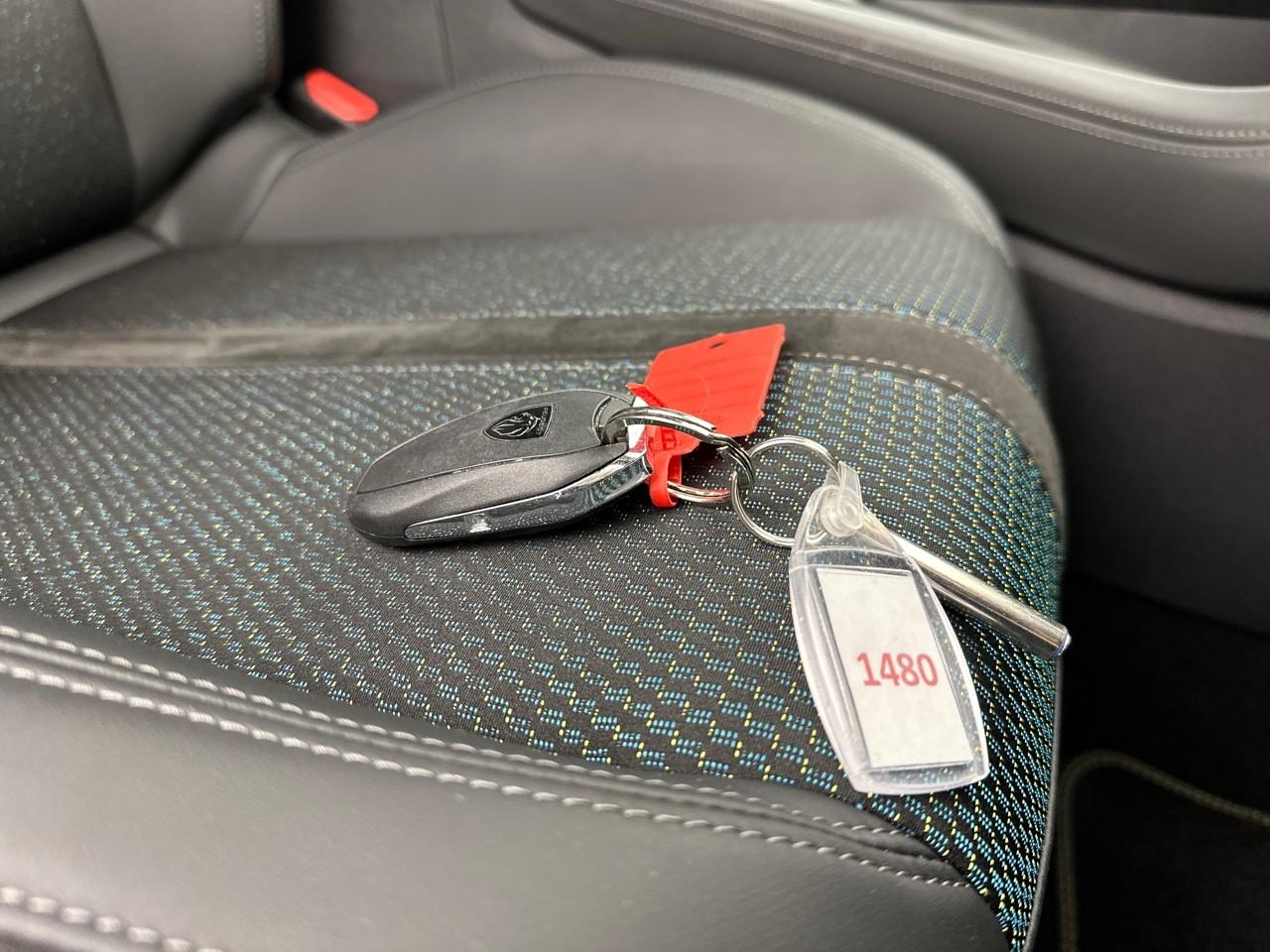 Peugeot 308 electrique 54 kwh 156ch gt — photo 35
