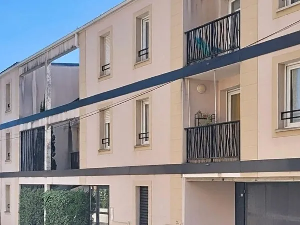 Studio rénové Pessac Centre avec grande terrasse