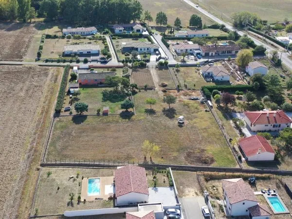 Terrain 552 m² Ayguesvives