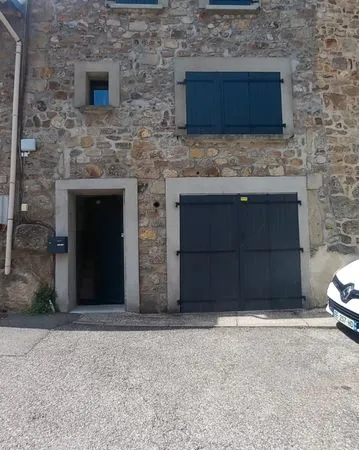 Maison de rue meublée
