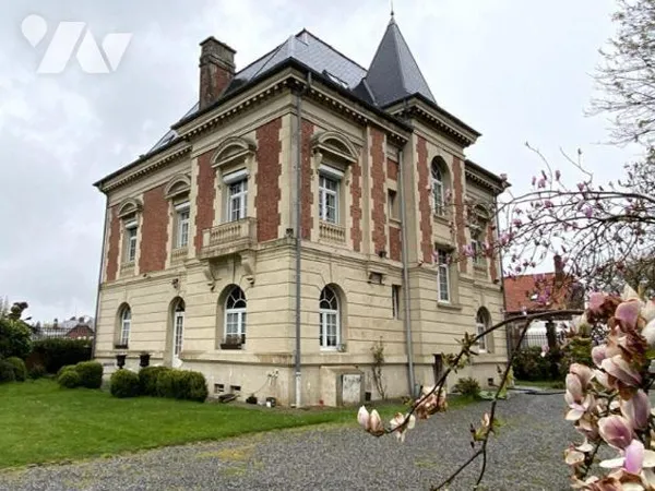 Maison 8 pièces 317 m²