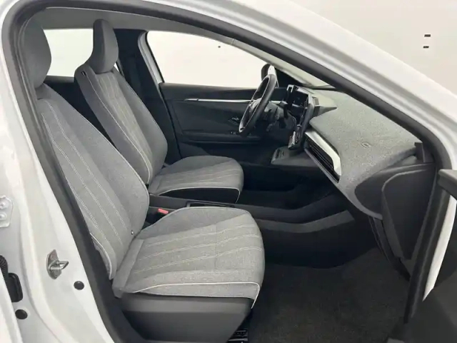 Renault Megane e-tech ev40 130ch standard charge — photo 14