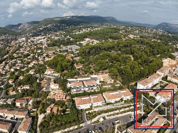 Ollioules - T3 neuf 2 chambres, grande terrasse et 2 stationne