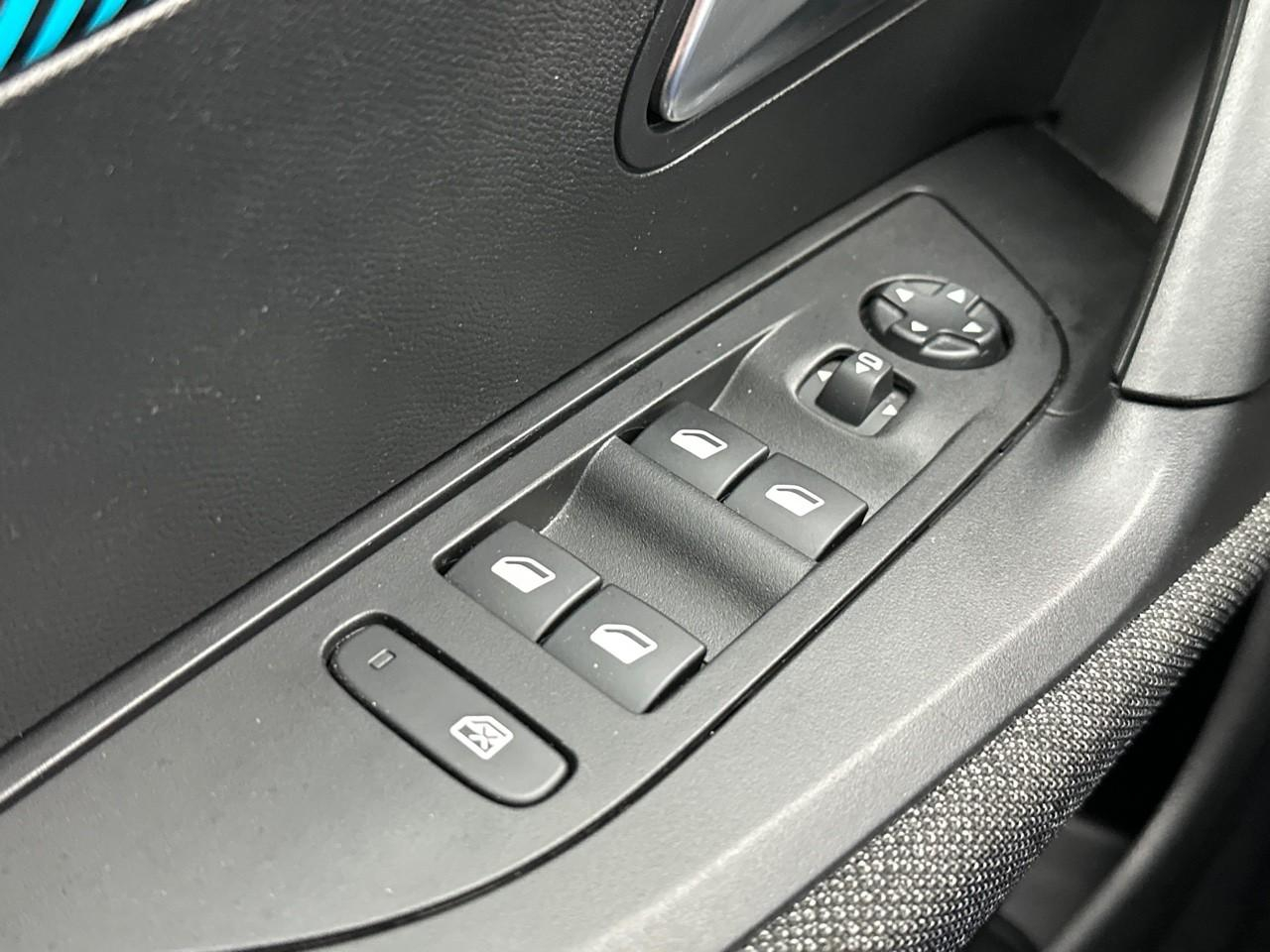 Peugeot 2008 puretech 130 s&s eat8 style — photo 15