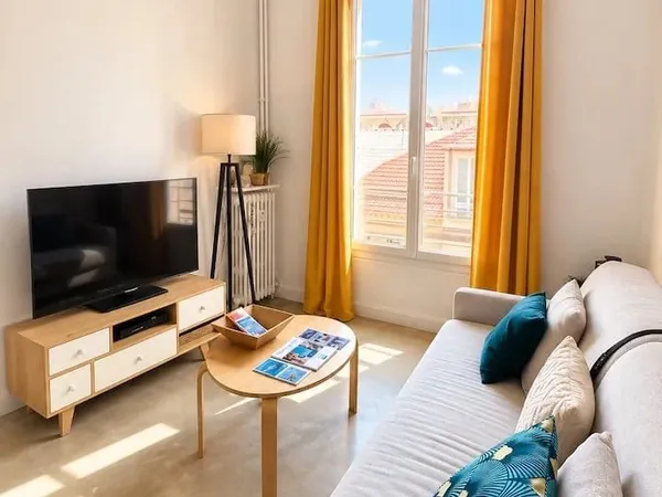 NICE JEAN MEDECIN 2 PIECES RENOVE BALCON DERNIER ETAGE