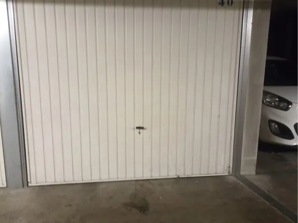 Garage / Box fermé à louer - Grand Clément - 100 /mois