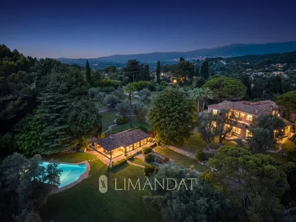 Mougins - Propriété 570 m² - terrain 1 hectare - proche village