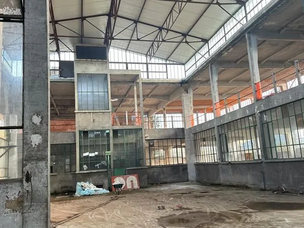 Local 3 400 m² / Dépôt / Entrepôt / Centre ville / 6 500
