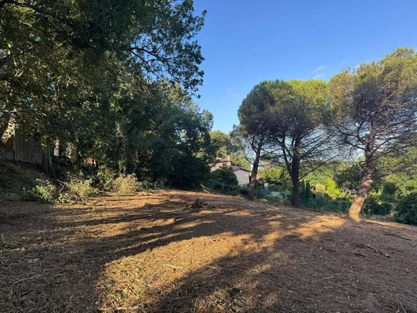Terrain constructible 3645 m²