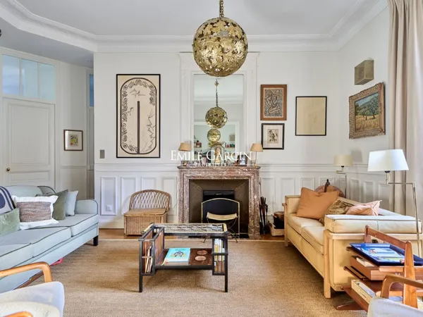 A vendre - appartement - 101 m² - Paris - 75007 - Ecole Militaire - Rue Cler
