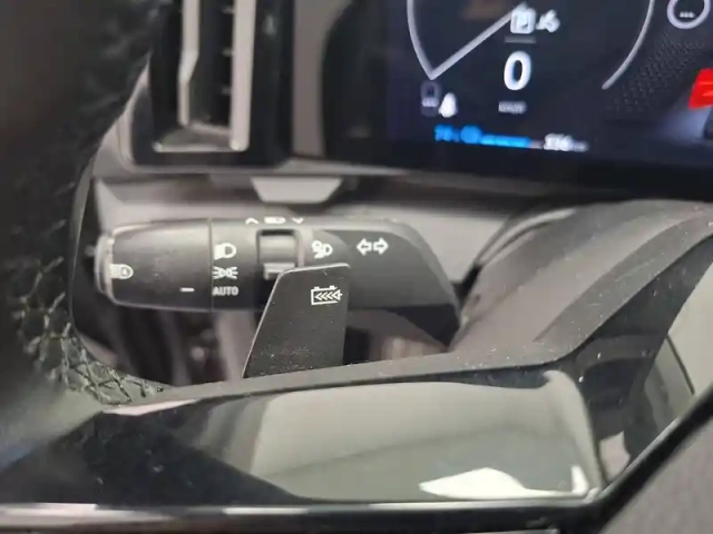Renault Megane e-tech er ev60 130ch super charge — photo 38