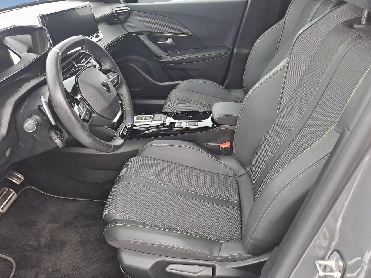Peugeot 2008 puretech 130 s&s eat8 gt — photo 9