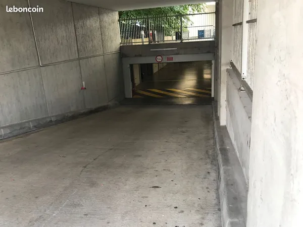 Vente place de stationnement (sous-sol) quartier St Clair à Caluire