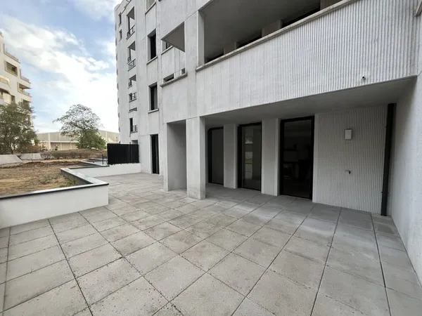 BORDEAUX BASSINS À FLOT LIMITE CHARTRONS APPARTEMENT 3
