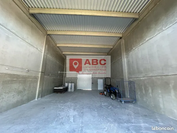 LOCAL D'ACTIVITE 149 m² VIC LA GARDIOLE