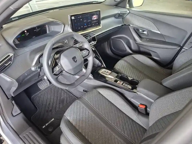 Peugeot 2008 electrique 54 kwh 156 ch — photo 12