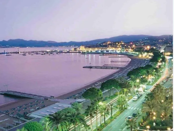 Local commercial tout équipé cannes