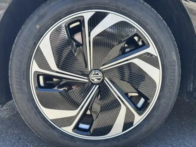 Mg Mg4 premium 64kwh 140kw — photo 9