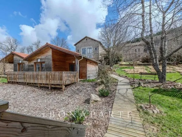 Maison 18 pièces 205 m²