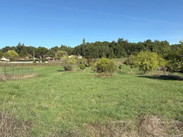 Terrain 700 m²