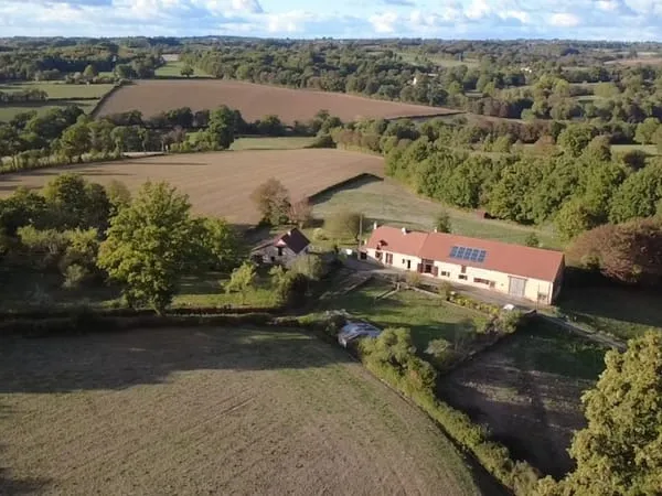 Propriété de caractère avec vue - Longère, grange et gîte - 320 m² habitables - 5 chambres + gite 3 