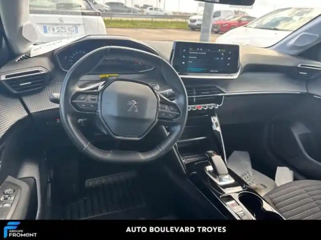 Peugeot 208 e- 136ch active — photo 8