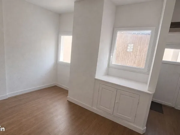 Appartement 2 pièces 40 m² RDC cour