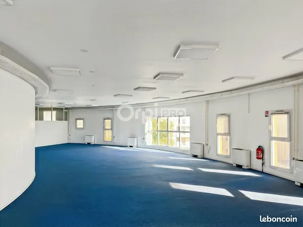 Bureau 302 m²