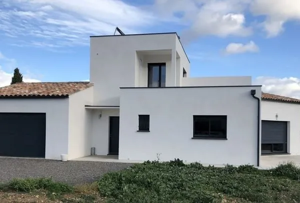Belle villa sur un généreux terrain piscinable