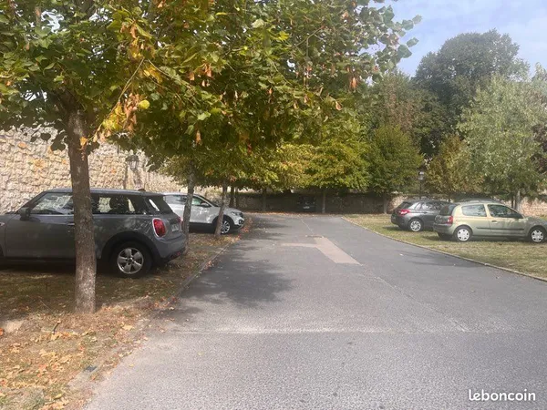 Place de parking sécurisée - Senlis centre - Résidence des Carmes